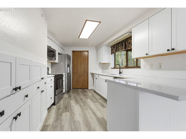 24375 E FAHIE Ln, Welches, OR 97067