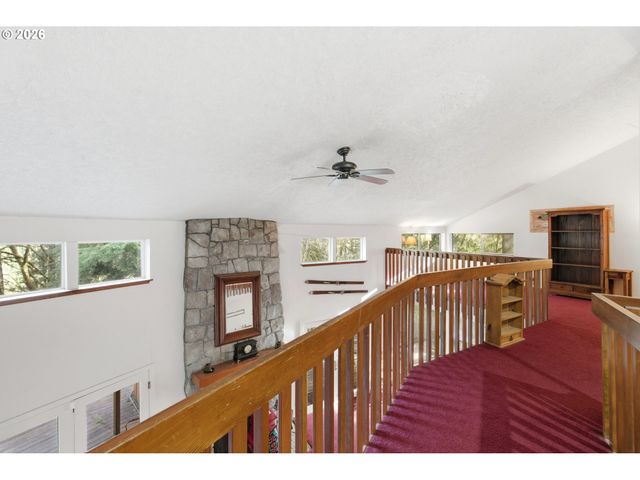 24375 E FAHIE Ln, Welches, OR 97067