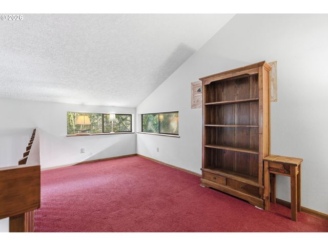 24375 E FAHIE Ln, Welches, OR 97067