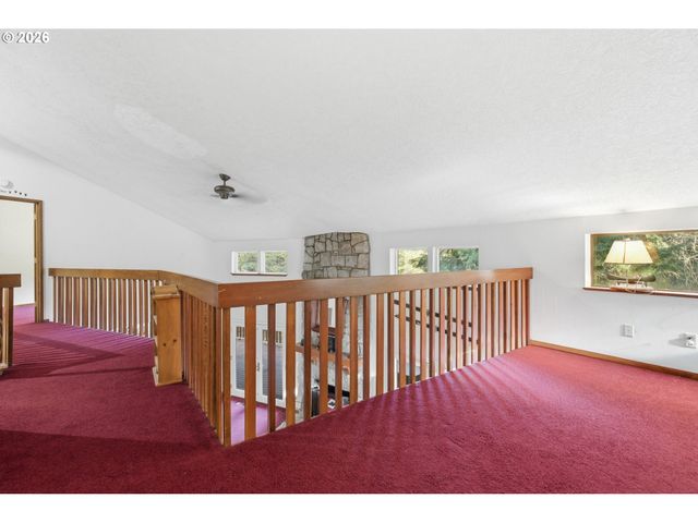 24375 E FAHIE Ln, Welches, OR 97067