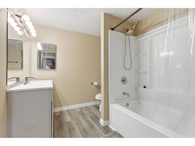 24375 E FAHIE Ln, Welches, OR 97067