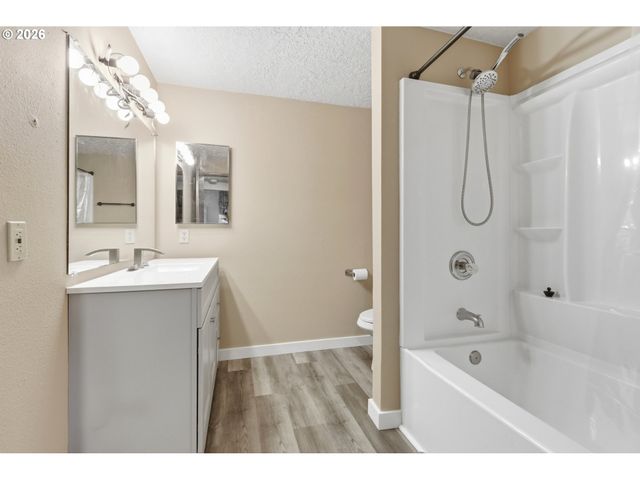 24375 E FAHIE Ln, Welches, OR 97067