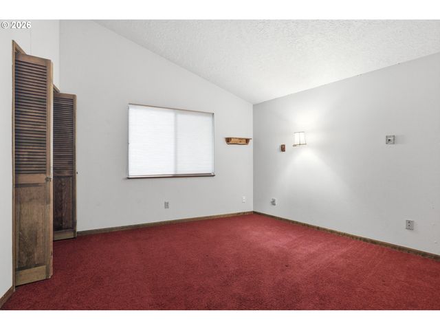 24375 E FAHIE Ln, Welches, OR 97067
