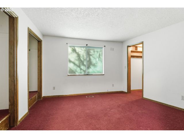 24375 E FAHIE Ln, Welches, OR 97067