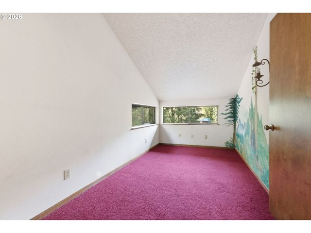 24375 E FAHIE Ln, Welches, OR 97067