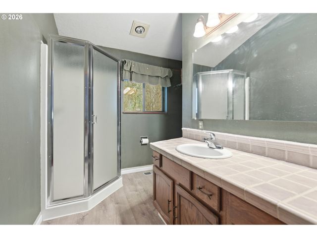 24375 E FAHIE Ln, Welches, OR 97067