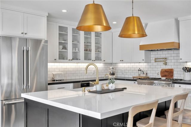 206 Del Mar Avenue, Costa Mesa, CA 92627