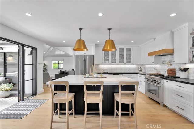 206 Del Mar Avenue, Costa Mesa, CA 92627