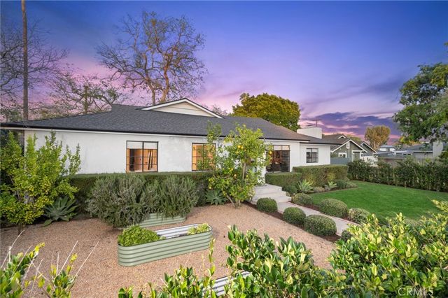 206 Del Mar Avenue, Costa Mesa, CA 92627