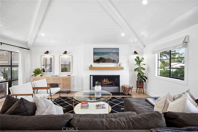 206 Del Mar Avenue, Costa Mesa, CA 92627