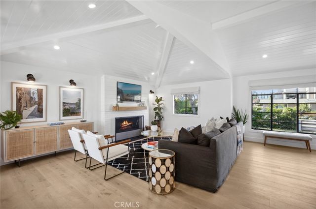 206 Del Mar Avenue, Costa Mesa, CA 92627