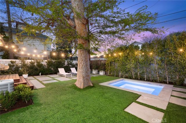 206 Del Mar Avenue, Costa Mesa, CA 92627