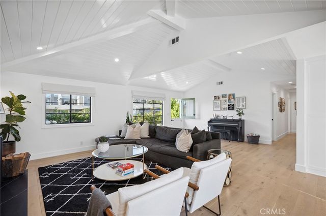 206 Del Mar Avenue, Costa Mesa, CA 92627