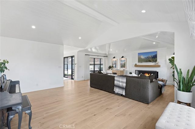 206 Del Mar Avenue, Costa Mesa, CA 92627