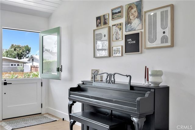 206 Del Mar Avenue, Costa Mesa, CA 92627