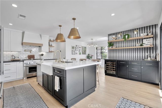 206 Del Mar Avenue, Costa Mesa, CA 92627