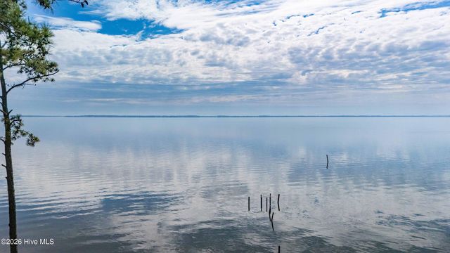 3465 Janiero Road, Arapahoe, NC 28510