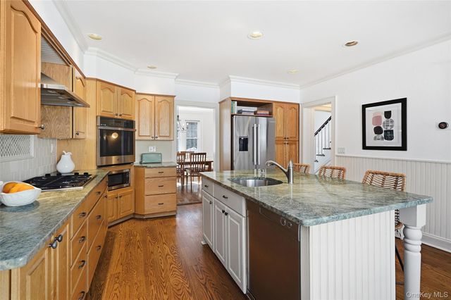 17 Emerson Place, Harrison, NY 10528