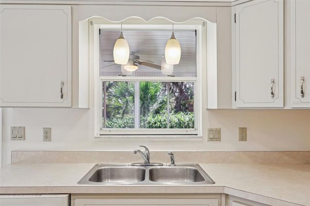 305 BRIGADOON CIRCLE, Leesburg, FL 34788