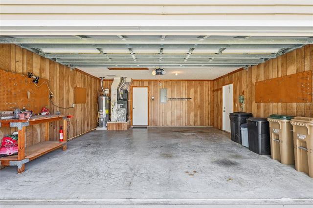 305 BRIGADOON CIRCLE, Leesburg, FL 34788