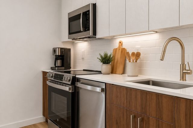 13 Warwick Street 106, Somerville, MA 02145