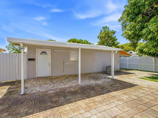 5509 W Garden Avenue, West Palm Beach, FL 33405
