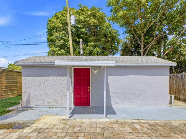5509 W Garden Avenue, West Palm Beach, FL 33405