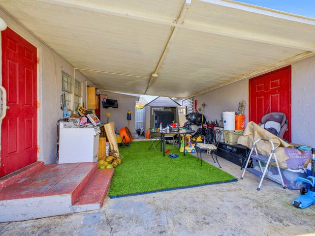 5509 W Garden Avenue, West Palm Beach, FL 33405
