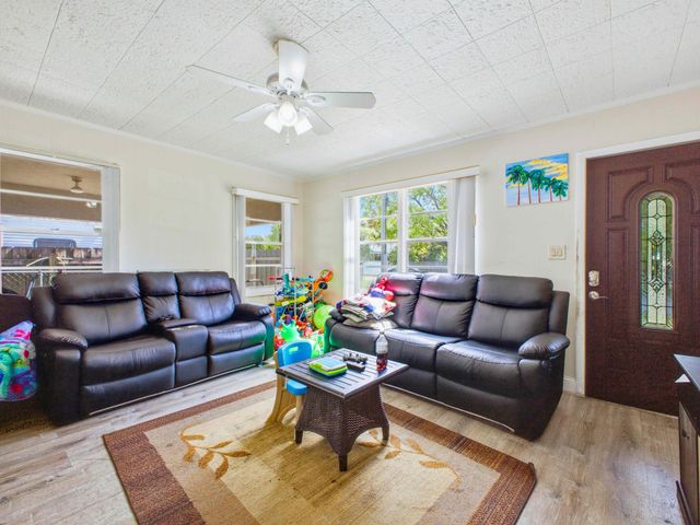 5509 W Garden Avenue, West Palm Beach, FL 33405