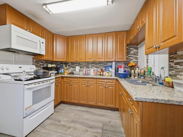 5509 W Garden Avenue, West Palm Beach, FL 33405