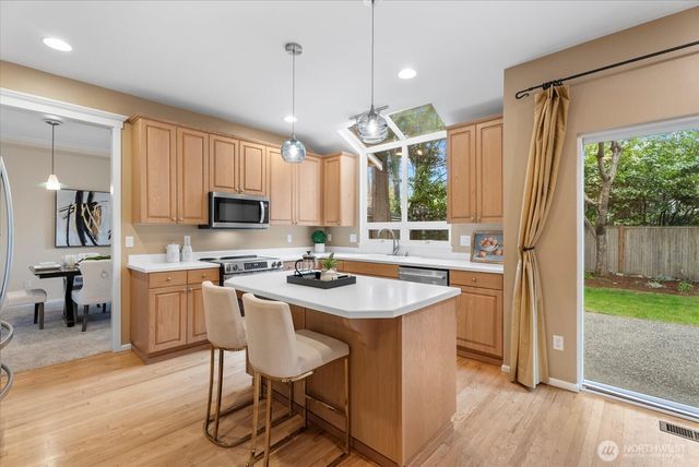 18609 173rd Way SE, Renton, WA 98058