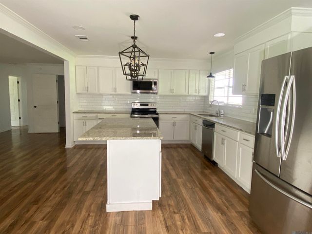 1771 N Woodcrest Ave, Denham Springs, LA 70726