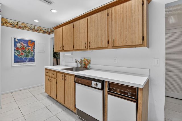 8045 Eastlake Drive E, Boca Raton, FL 33433