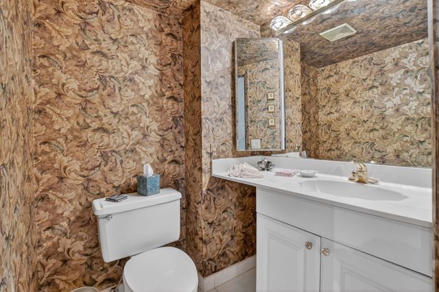 8045 Eastlake Drive E, Boca Raton, FL 33433