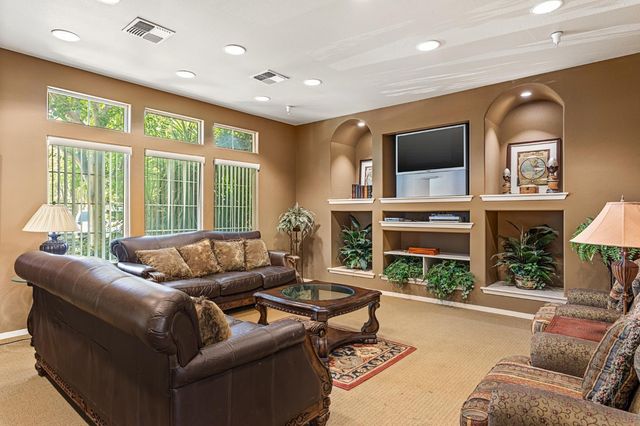 4200 E Commerce Way #1011, Sacramento, CA 95834