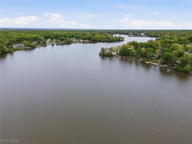 1537 Lake Crest Drive, Roaming Shores, OH 44084