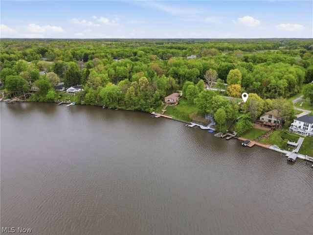 1537 Lake Crest Drive, Roaming Shores, OH 44084