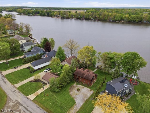 1537 Lake Crest Drive, Roaming Shores, OH 44084