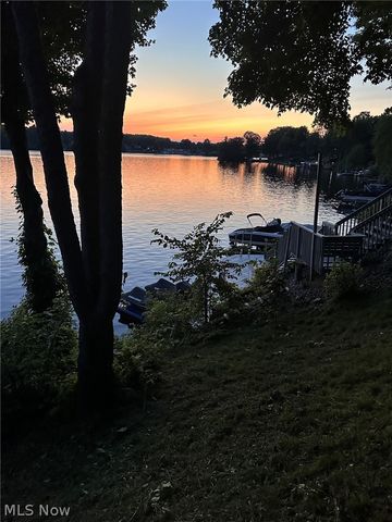 1537 Lake Crest Drive, Roaming Shores, OH 44084