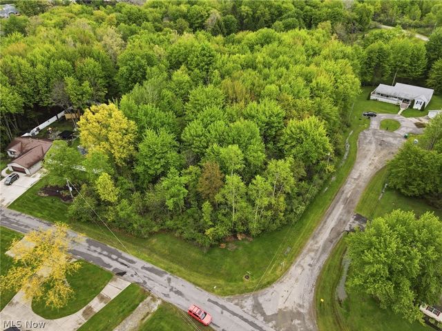 1537 Lake Crest Drive, Roaming Shores, OH 44084