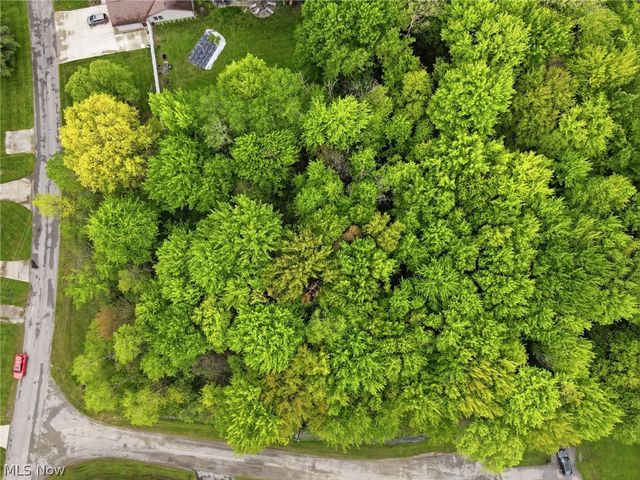 1537 Lake Crest Drive, Roaming Shores, OH 44084