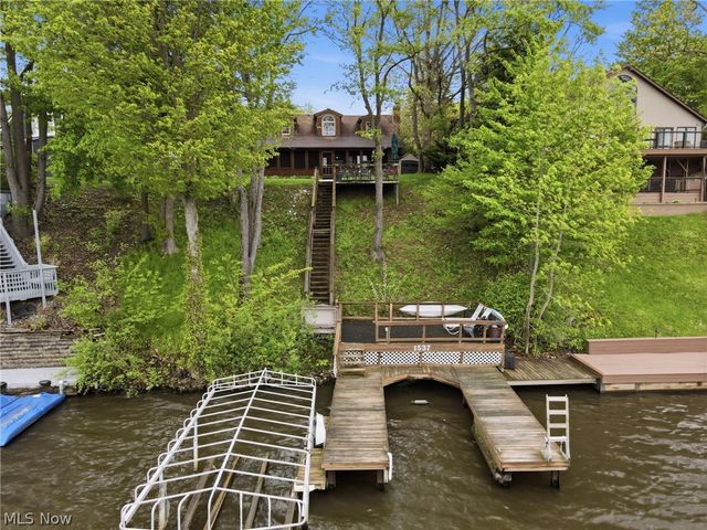 1537 Lake Crest Drive, Roaming Shores, OH 44084