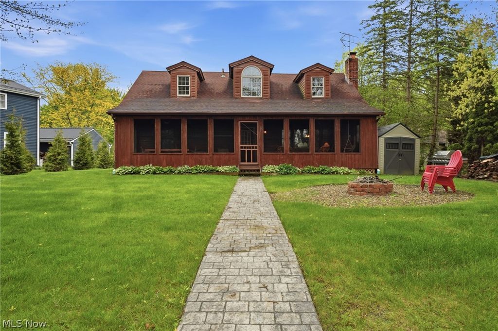 1537 Lake Crest Drive, Roaming Shores, OH 44084
