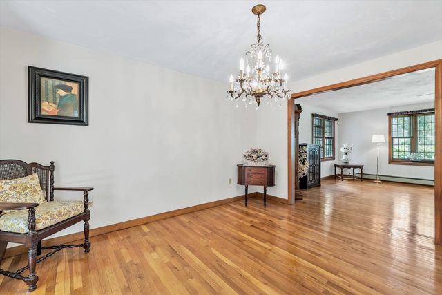 25 Wiley Post Lane, Falmouth, MA 02536