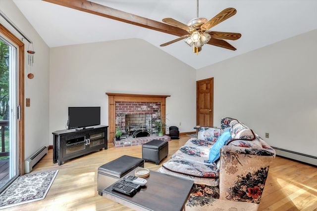 25 Wiley Post Lane, Falmouth, MA 02536