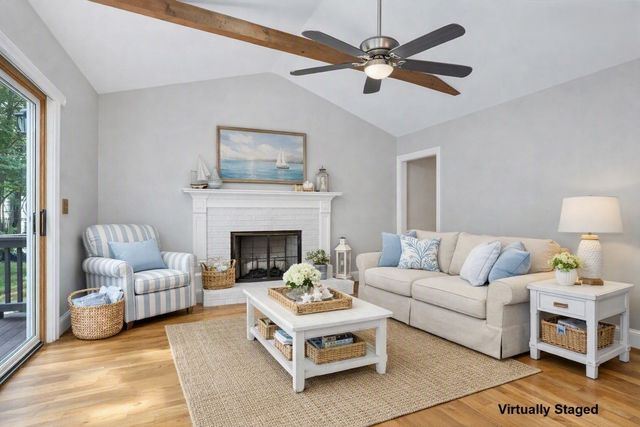 25 Wiley Post Lane, Falmouth, MA 02536