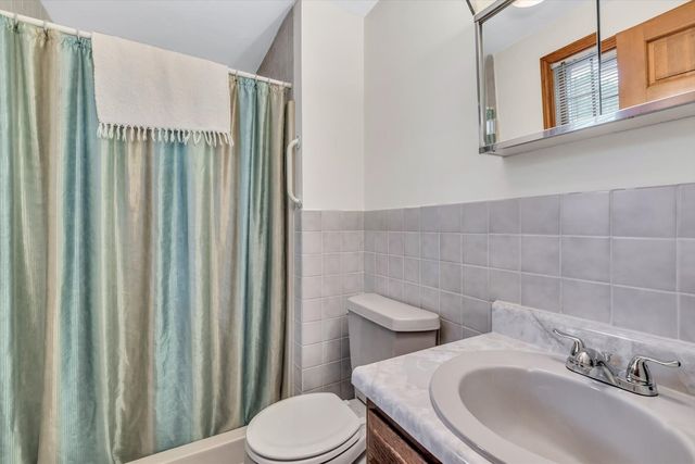 25 Wiley Post Lane, Falmouth, MA 02536