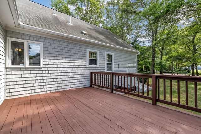 25 Wiley Post Lane, Falmouth, MA 02536