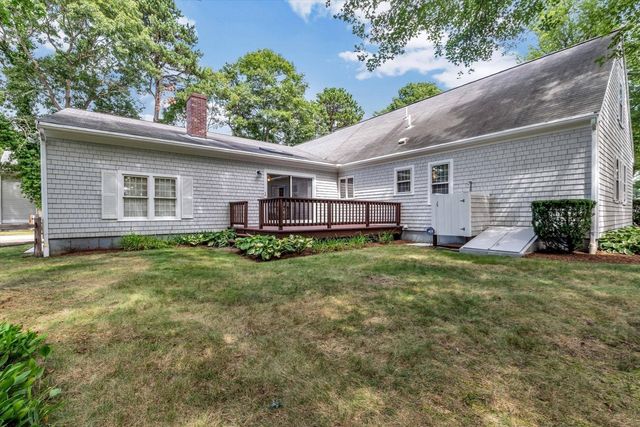 25 Wiley Post Lane, Falmouth, MA 02536