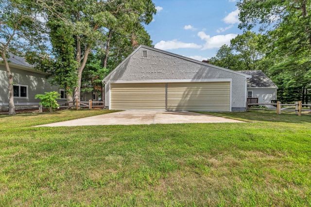 25 Wiley Post Lane, Falmouth, MA 02536